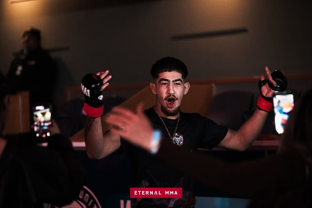 Kourosh Arvan walks out to the cage